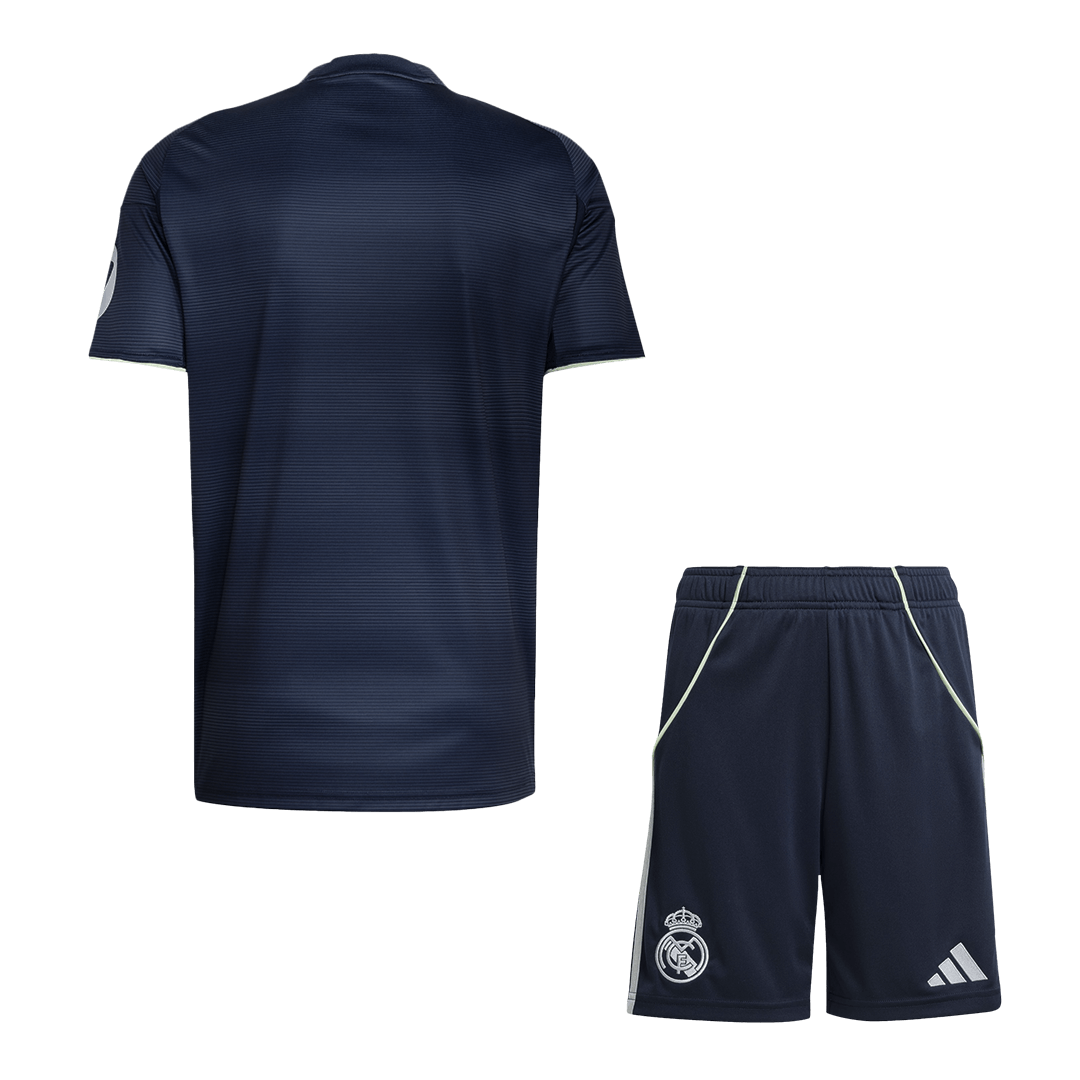Conjunto Real Madrid
2025/26 Segunda Equipación