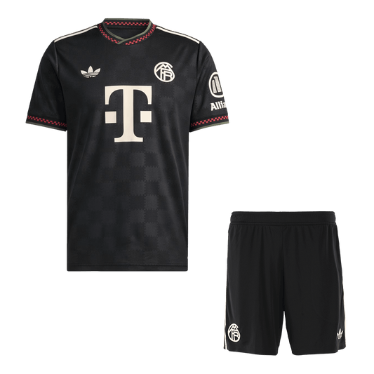 Conjunto Bayern Munich 
2025/26 Tercera Equipación