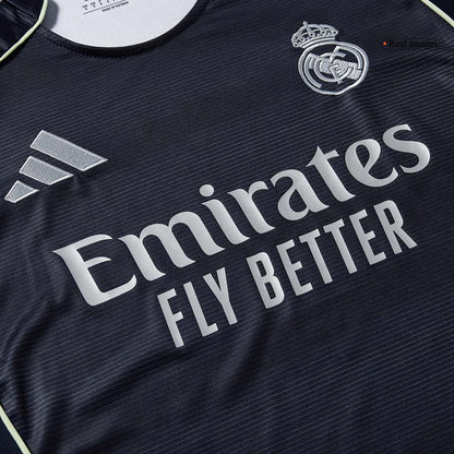 Conjunto Real Madrid 
2025/26 Segunda Equipación